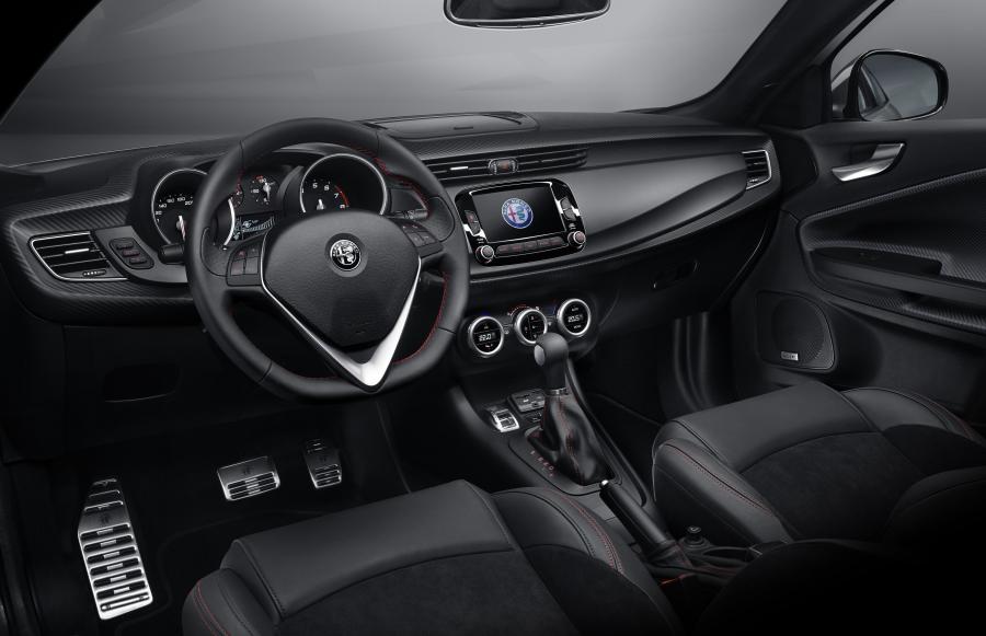 Интерьер Alfa Romeo Giulietta Veloce (940) 2016 года  (WW) (фото 13 из 27)